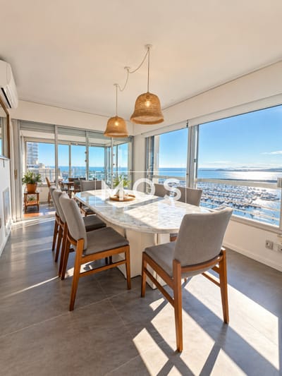 EXCEPCIONAL APARTAMENTO CON VISTAS PANORÁMICAS AL PUERTO, ISLA GORRITI Y PUNTA DEL ESTE