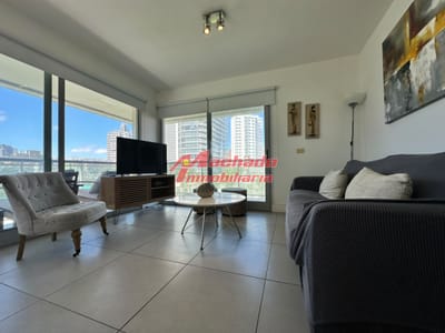 Apartamento de 2 dormitorios en venta y alquiler en Punta del Este