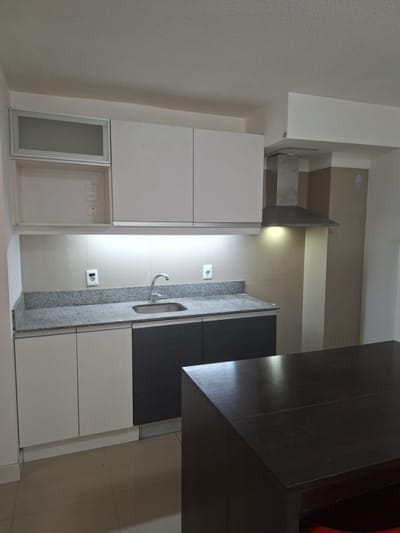 Alquiler Apartamento De 1 Dormitorio Al Frente A 2 Cuadras De La Rambla En Malvin