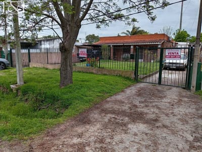 Casa en venta c/ cochera en Carrasco