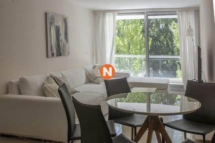 Apartamento en Venta de 2 dormitorios en Punta del Este Sobre Roosevelt