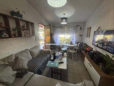 Venta de casa en predio privado complejo de viviendas. Actualmente está alquilada.