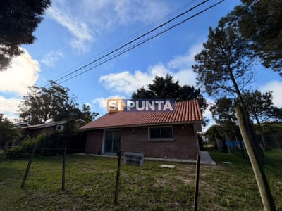 Exclusiva casa en Barrio Parque Pinares de 2 dormitorios a estrenar