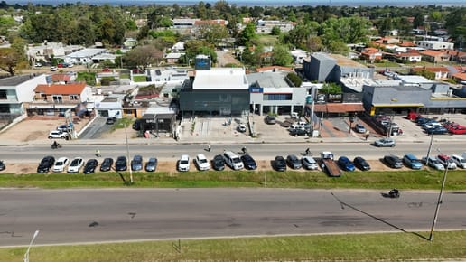 Venta Local Comercial en Lagomar Sur – Galpón, Oficinas y Estacionamiento
