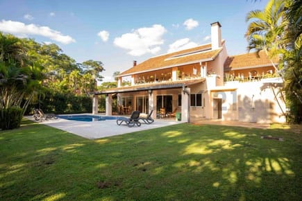 EN VENTA | Casa de 5 Dormitorios con Piscina y Salida al Golf en Av. del Yacht