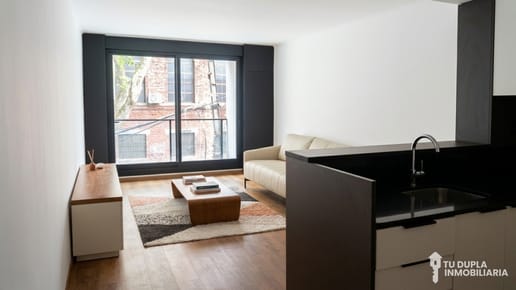 Venta apartamento dos dormitorios, con patio, Palermo
