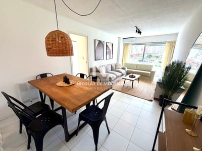 Apartamento de 2 dormitorios y dependencia de servicio en venta en Playa Brava,  Punta del Este