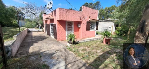 Casa en venta con amplio terreno en Santa Lucía del Este.