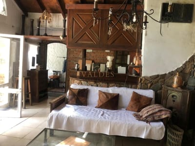 Casa en Venta y Alquiler Anual en Pinares. 4 dormitorios y 3 baños. Piscina
