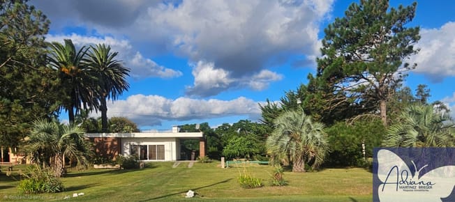Casa en venta en Solís con vista al atardecer frente al mar + terreno parquizado