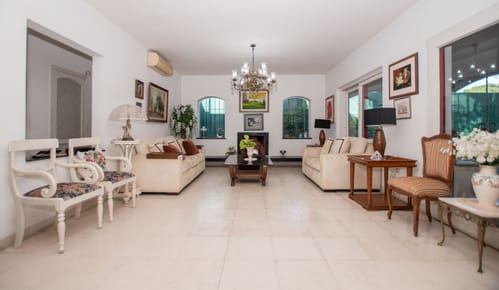 EN VENTA | Casa de 4 Dormitorios sobre 762 m² con Piscina en Las Lomas