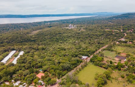 EN VENTA | Casa de 3 Dormitorios sobre 14.346 m² con Piscina en Areguá