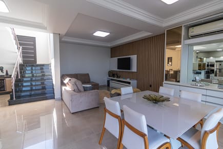EN VENTA | Casa Amoblada de 3 Suites Frente al Lago en Costa del Lago