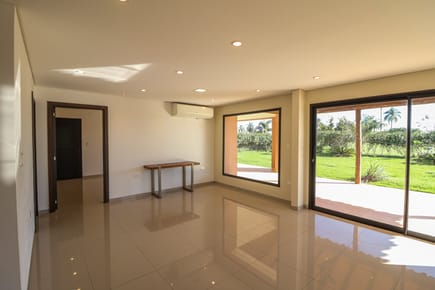 EN VENTA | Casa de 3 Dormitorios sobre 820 m² con Jardín en Costa del Lago