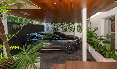 EN VENTA | Casa de 4 Suites sobre 756 m² con Piscina Climatizada en Bernardino Caballero