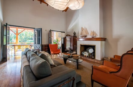 EN VENTA | Casa de 5 Dormitorios sobre 1.200 m² con Piscina en Primer Presidente
