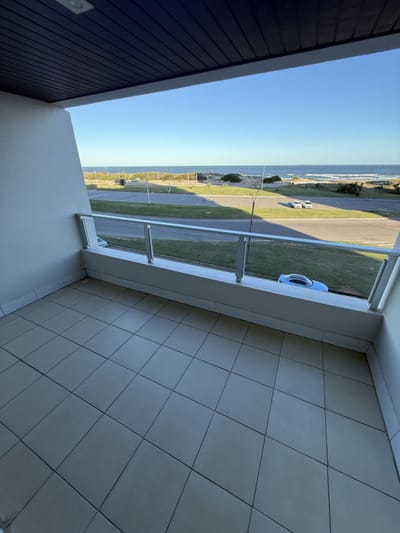 Apartamento 2 dormitorios, 2 baños, Garage, Edificio Alborada.