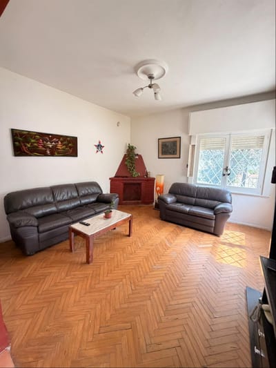 Venta de casa de 2 plantas, 2 dormitorios, garaje, jardín, patio. Malvín nuevo. PEYROU