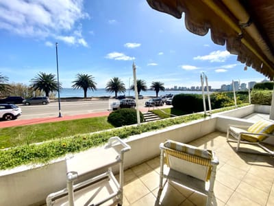 Venta departamento 3 dormitorios y 3 baños con jardín