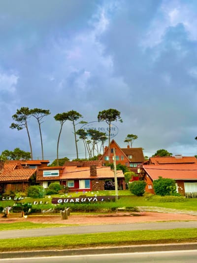 Casa de 4 dormitorios en alquiler temporal, Playa Mansa, Punta del Este
