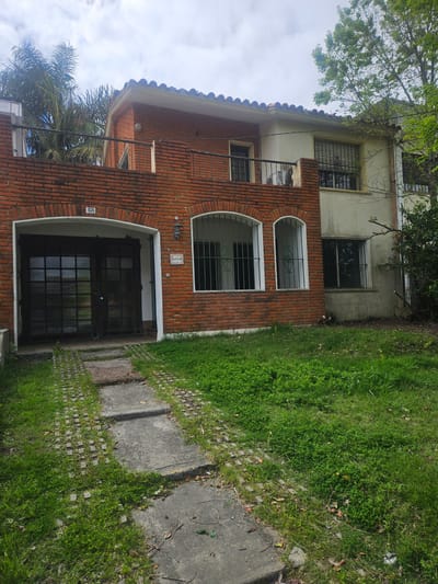 Chalet 3 Dormitorios Apartamento Y Garage