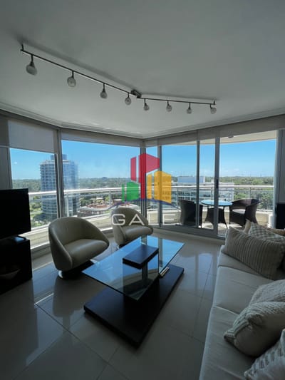 Apartamento de 3 dormitorios en Complejo Ocean drive , Punta del este