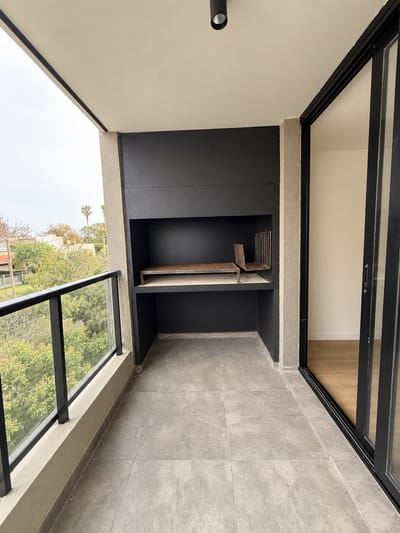 Venta Apartamento 2 Dormitorios con Garaje y Terraza al frente con Parrillero en Malvín