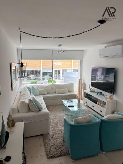 Apartamento en venta c/ cochera en Península