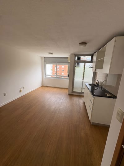 Exclusivo Apartamento de 2 Dormitorios con Garage: Lujo y Conectividad a Pasos de Tres Cruces