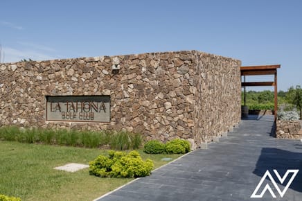 VENTA CASA  EN TAHONA 3 DORMITORIOS