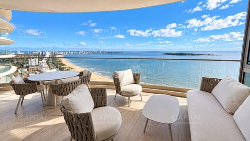 Apartamento esquinero en venta en Edificio Fendi Punta del Este