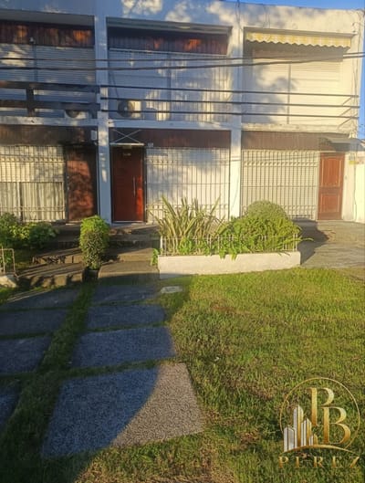 Casa en alquiler c/ cochera en Brazo Oriental