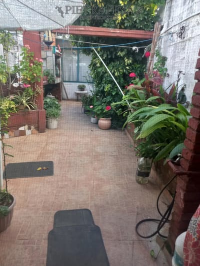 Venta de casa duplex en cooperativa, 2 dormitorios , 1 baño . Unión