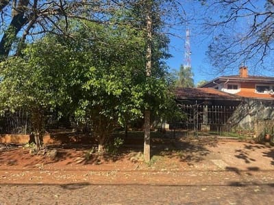 EN VENTA | Casa de 3 Dormitorios con Piscina sobre 765 m² Frente al Colegio CEC