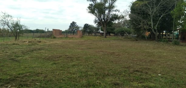 AMPLIO TERRENO ARBOLADO EN BENJAMIN ACEVAL CON CASA