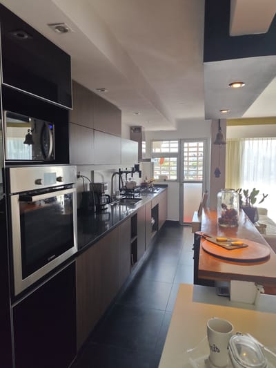 Piso Alto, 3dorm. Principal En Suite 2 Baños. Vestidor. Portería Presencial 24 Hs. Garaje.