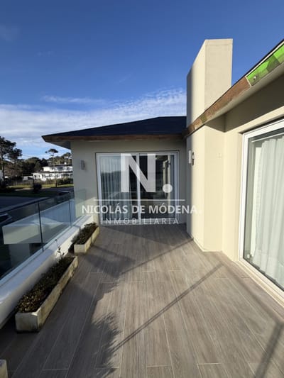 Casa en Mansa - Punta del Este de 3 dormitorios co. Barbacoa y piscina climatizada