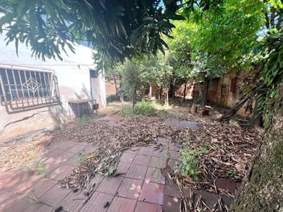 En Venta Terreno para Showroom Calle Julio Correa - Barrio Mburucuya - V237