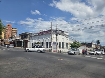 EN VENTA LOCAL COMERCIAL EN ESQUINA- CENTRO DE ASUNCIÓN