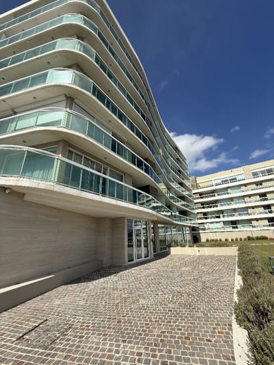 Apartamento en Venta de 2 Dormitorios en Punta del Este.