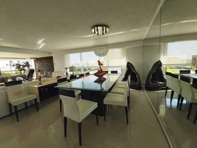 Apartamento en Venta y Alquiler temporal en Punta del Este , frente a playa Mansa.
