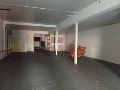 Alquiler de local de 250 m2 en Lezica.