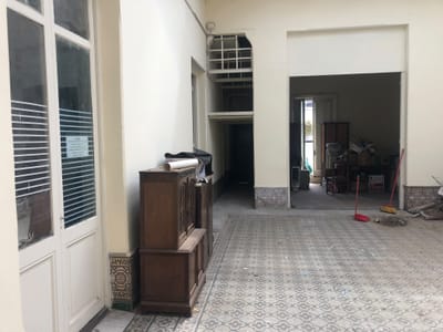 Gran casa antigua, ideal para instalar una empresa o utilizarla como depósito