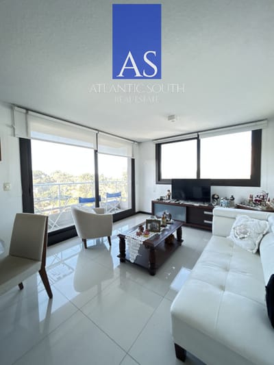 Apartamento de 2 dormitorios en piso alto con servicios Punta del Este