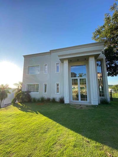 Alquiler. Casa con única vista al Lago y serranía en San Bernardino.