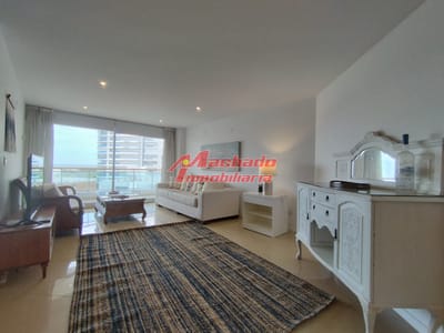 Apartamento en venta de 3 dormitorios y dep. servicio en Punta del Este