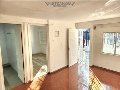 Casa en alquiler, 1 dormitorio, 1 baño, patio, cochera. La Blanqueada.