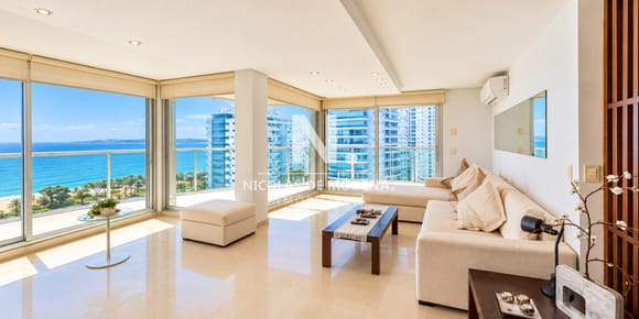 Espectacular Apartamento en Venta y en Alquiler de temporada -Primera linea Playa Mansa