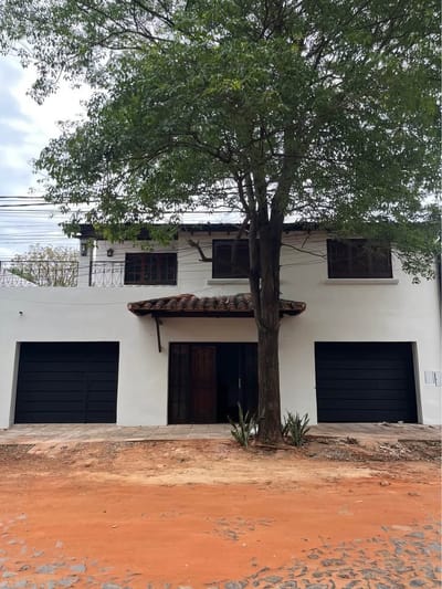 ALQUILO CASA PARA OFICINA EN LOS LAURELES  ? A 500 metros de Boggiani