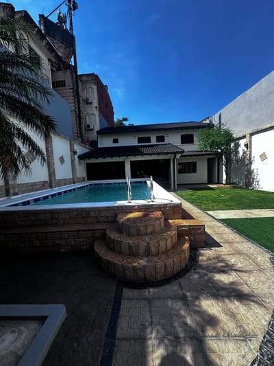 Exclusiva Residencia en Venta, Fernando Zona Norte: Ubicación Privilegiada a Pasos de Mcal. López.